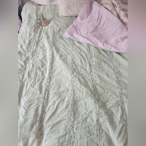 Fairy twin size duvet cover ✨️green with embroidered flowers 💐